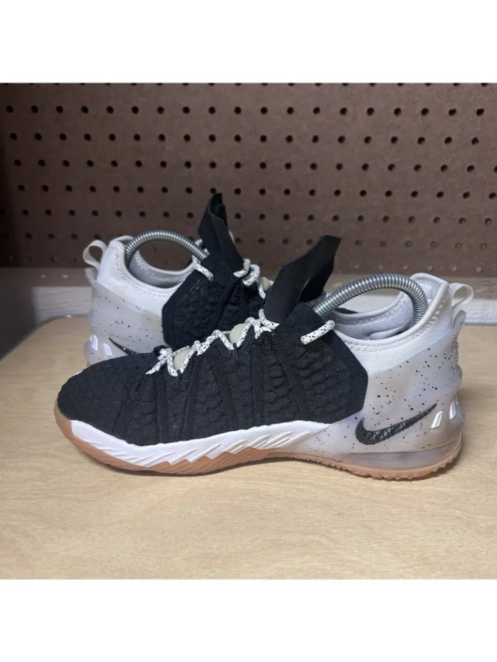 Nike Lebrons 18 Lowtop Size 6y Youth Boys Sneakers Shoes Cw2760-007 Black/White